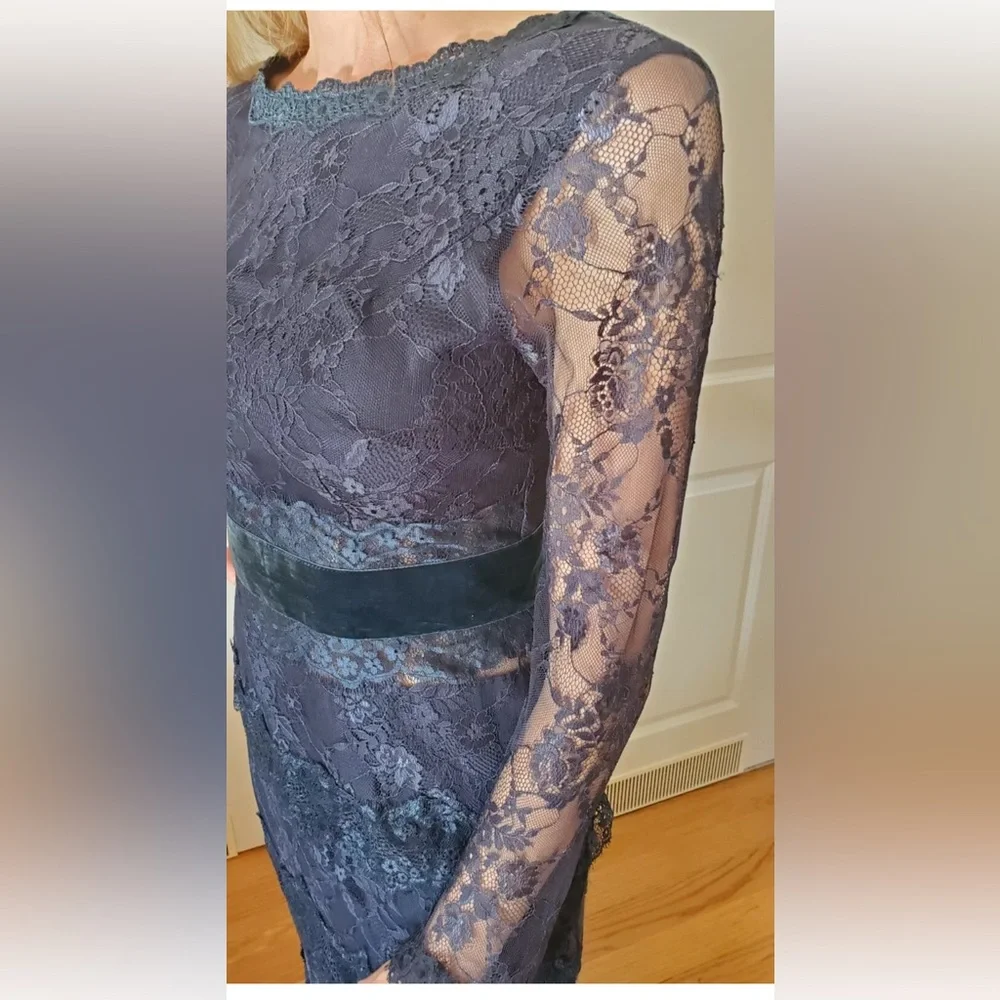Eleni Viare Long Navy lace open back dress gown, Size M, $399 - Picture 3 of 8